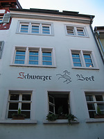 Ansicht von der Brückengasse auf die oberen Stockwerke / Haus zum schwarzen Bock in 78462 Konstanz (2008 - Schonenberg)