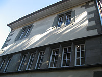 Ansicht der oberen Geschosse von der Brückengasse / Spitalkellerei (Rheinmühlehaus) in 78462 Konstanz (2008 - Schonenberg)