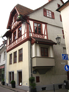 Theatergasse 8/Ecke Brückengasse
/ Ehem. Margarthenkaplanei in 78462 Konstanz (2008 - Schoenenberg) Theatergasse 8/Ecke Brückengasse
/ Ehem. Margarthenkaplanei in 78462 Konstanz (2008 - Schoenenberg)