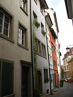 Ansicht von Westen auf die südwestliche Traufseite / Wohnhaus in 78462 Konstanz (2008 - Schoenenberg) Ansicht von Westen auf die südwestliche Traufseite / Wohnhaus in 78462 Konstanz (2008 - Schoenenberg)