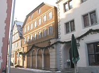 Ansicht des Gebäudes von Nordosten (2009) / Wohn- und Geschäftshaus in 97980 Bad Mergentheim
