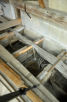 Dachbalken des Mittelschiffdachs im Anschluss an das Turmmauerwerk mit Blattsassen für Sparrenfußband. / Stadtpfarrkirche St. Jakobus in 88630 Pfullendorf (16.7.2024 - Michael Hermann, Heimerdingen)