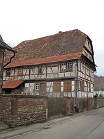 ehem. landwirtschaftliche Hofanlage, Ansicht von Nordwesten,
Urheber: Regierungspräsidium Karlsruhe, RPK, Ref. 26 / ehem. landwirtschaftliche Hofanlage in 76703 Kraichtal-Menzingen ehem. landwirtschaftliche Hofanlage, Ansicht von Nordwesten,
Urheber: Regierungspräsidium Karlsruhe, RPK, Ref. 26 / ehem. landwirtschaftliche Hofanlage in 76703 Kraichtal-Menzingen