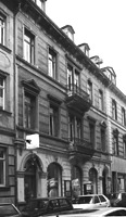 Wohn- und Geschäftshaus, Ansicht von Südosten, 
Urheber: Regierungspräsidium Karlsruhe, RPK, Ref. 26 / Wohn- und Geschäftshaus  in 69117 Heidelberg-Altstadt