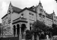 Badische Bezirksbauinspektion
Quelle: Regierungspräsidium Karlsruhe, RPK, Ref. 26 / Badische Bezirksbauinspektion in 69115 Heidelberg-Weststadt Badische Bezirksbauinspektion
Quelle: Regierungspräsidium Karlsruhe, RPK, Ref. 26 / Badische Bezirksbauinspektion in 69115 Heidelberg-Weststadt