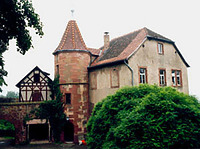 Sog. Kommandantenhaus, „Popposches Schlößchen“, Südwestansicht
Quelle: Säubert/Lorenz (Karlsruhe) / sog. Kommandantenhaus, „Popposches Schlößchen“ in 69151 Neckargmünd-Dilsberg Sog. Kommandantenhaus, „Popposches Schlößchen“, Südwestansicht
Quelle: Säubert/Lorenz (Karlsruhe) / sog. Kommandantenhaus, „Popposches Schlößchen“ in 69151 Neckargmünd-Dilsberg