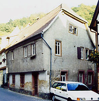 Wohnhaus, Ansicht von Nordwesten
Quelle: Hans-Hermann Reck (Büro für Bauhistorische Gutachten) / Wohnhaus in 69469 Weinheim Wohnhaus, Ansicht von Nordwesten
Quelle: Hans-Hermann Reck (Büro für Bauhistorische Gutachten) / Wohnhaus in 69469 Weinheim