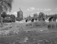 Pliensauturm und Pliensaubrücke, von Westen 
(Foto Marburg, Foto: Schmidt-Glassner, Helga; Aufnahme-Nr. 1.562.201; Aufn.-Datum: 1930/1960)
 / Pliensauturm in 73728 Esslingen am Neckar, Pliensauvorstadt