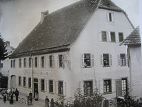Heimsheim, Hauptstraße 9, Gasthaus Waldhorn, Hauptbau / Gasthaus Waldhorn in 71296 Heimsheim (11.09.2010 - Abbildung abfotografiert aus der Dokumentation der Werkgemeinschaft Altbau+Denkmal, Bernd Säubert, Dipl. Ing.(FH), Karlsruhe, Aufnahmedatum unbekannt) Heimsheim, Hauptstraße 9, Gasthaus Waldhorn, Hauptbau / Gasthaus Waldhorn in 71296 Heimsheim (11.09.2010 - Abbildung abfotografiert aus der Dokumentation der Werkgemeinschaft Altbau+Denkmal, Bernd Säubert, Dipl. Ing.(FH), Karlsruhe, Aufnahmedatum unbekannt)