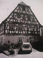 Knittlingen-Kleinvillars, Hauptstraße 11 / Altes Rathaus in 75438 Knittlingen, Kleinvillars (01.08.1998 - Abbildung aus der Dokumentation der Werkgemeinschaft Altbau+Denkmal, Karlsruhe) Knittlingen-Kleinvillars, Hauptstraße 11 / Altes Rathaus in 75438 Knittlingen, Kleinvillars (01.08.1998 - Abbildung aus der Dokumentation der Werkgemeinschaft Altbau+Denkmal, Karlsruhe)
