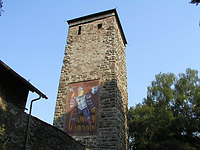 Romäusturm mit bildlicher Darstellung des Namensgebers, der Lokalheld Remigius Mans (Riese Romäus) / Romäusturm in 78050 Villingen (06.08.2003 - http://www.badische-seiten.de/villingen/romaeusturm.php)