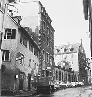 Südflanke der Münzgasse Ecke Tirolergasse vor ihrem Abbruch (um 1960) / Wohnhaus in 78426 Konstanz (13.11.1960 - Bildindex Foto Marburg (B 639/ 5))