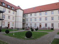 Blick nach Nordwesten im Innenhof des Klosters (2011) / Kloster Gerlachsheim in 97922 Gerlachsheim (03.11.2011 - Markus Numberger)