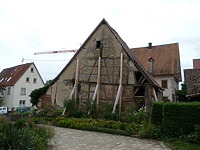 Scheune nach Abriss des Wohnhauses, Blick auf die westliche Giebelwand / Firstständerscheune in 71126 Gäufelden-Tailfingen (09.08.2013 - strebewerk.)