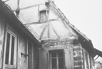 Giebelseite (Ausschnitt) Hauptgebäude / Fachwerkhaus in 76703 Menzingen (LAD Baden-Württemberg, Außenstelle Karlsruhe, Microfiche-Scan mi06679f08)