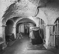 Untergeschoss (1984) / ehem. Badehaus in 72555 Metzingen (21.01.1984 - Bildindex Foto Marburg: LAD Baden-Württemberg, Außenstelle Tübingen, Microfiche-Scan mi07301b06)