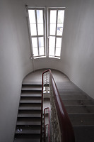 Treppenhaus nach Südwesten / Wohn- und Geschäftshaus Tübinger Straße Ecke Sophienstraße in 70178 Stuttgart, Stuttgart-Mitte (20.10.2011 - Dia 4-01  (Treppenhaus-nach-SW (3)))