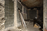 Keller mit ehemaligen Weintanks / Wohn- und Geschäftshaus Tübinger Straße Ecke Sophienstraße in 70178 Stuttgart, Stuttgart-Mitte (20.10.2011 - Dia U2-03 (nach-N))