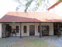 Ansicht des ehemaligen Farrenstalls von Nordosten (2012) / Ehemaliger Farrenstall in 71384 Weinstadt-Beutelsbach (27.08.2012 - Markus Numberger, Esslingen)