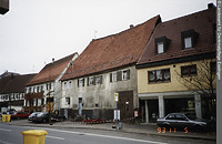 Straßenfassade, Ansicht gegen Osten (1993) / Wohnhaus in 73614 Winterbach (02.05.1993 - Bildindex Foto Marburg: LAD Baden-Württemberg, Stuttgart, Foto: Kempter, ?; Aufnahme-Nr. ladbw-p1879 (color)) Straßenfassade, Ansicht gegen Osten (1993) / Wohnhaus in 73614 Winterbach (02.05.1993 - Bildindex Foto Marburg: LAD Baden-Württemberg, Stuttgart, Foto: Kempter, ?; Aufnahme-Nr. ladbw-p1879 (color))