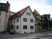 Ostfassade Stadionstr. 2 / Ehem. Sondersiechenhaus in 78628 Rottweil, Bettlinsbad (03.08.2005 - J. Mehl/Rottweil, http://rottweil.net/frame/Themen/2001/Januar2001/Sondersiechenhaus/frame.php)