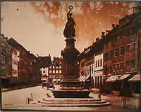 Historische Aufnahme der Marktstätte 1873 mit neu errichtetem Siegesdenkmal / Wohnhaus in 78426 Konstanz (20.08.2013)