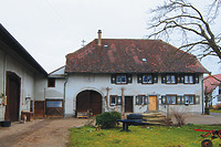 Hauptgebäude des Kellerhofs; Hofseite, westliche Traufseite / Kellhof in 88697 Bermartingen, Bermatingen (11.03.2013 - A. Kuch) Hauptgebäude des Kellerhofs; Hofseite, westliche Traufseite / Kellhof in 88697 Bermartingen, Bermatingen (11.03.2013 - A. Kuch)