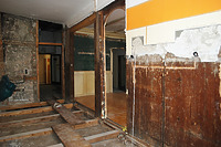 1. OG, Stubenkammer, nach Nordwesten mit bauzeitlicher Trennwand aus senkrechten Bohlen / Sog. Haus Rose in 88239 Wangen im Allgäu (28.06.2012 - A. Kuch)