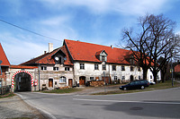 Südseite des ehem. Wohn-und Wirtschaftsgebäudes / Gutshof Treherz in 88319 Treherz (29.03.2012 - A. Kuch) Südseite des ehem. Wohn-und Wirtschaftsgebäudes / Gutshof Treherz in 88319 Treherz (29.03.2012 - A. Kuch)