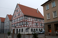 Südostgiebel und nordöstl. Traufseite / Heimatmuseum, ehem. "Alte Post" in 88512 Mengen (08.11.2011 - A. Kuch)