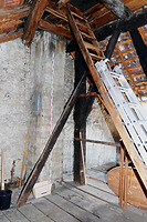 1. DG, bauzeitlicher Längsbund, Stuhlständer vor dem Nordgiebel (mit verblatteter Fuß- und Kopfstrebe) / Bürgerhaus in 88662 Überlingen (20.05.2011 - A. Kuch)