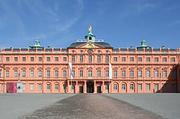 Haupteingang / Schloss in 76437 Rastatt (Staatliche Schlösser und Gärten Baden-Württemberg. Homepage Schloss Raststatt: http://www.schloss-rastatt.de/)